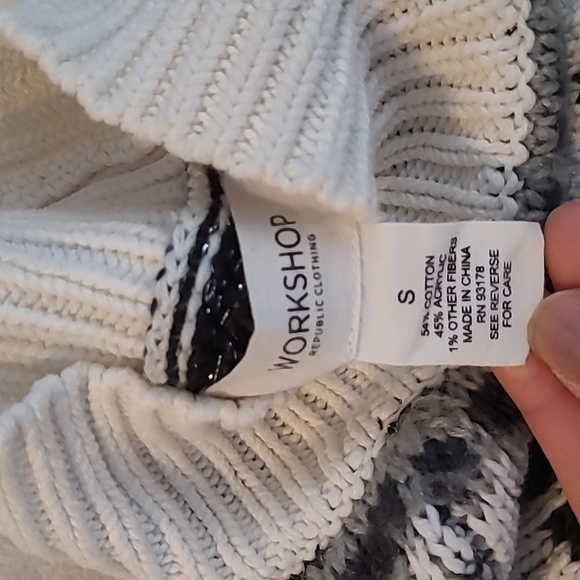 White Turtle Neck Knit Top with 3/4 Sleeves - Picture 4 of 4